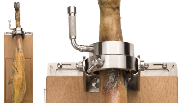 Support à jambon ancré dans le mur