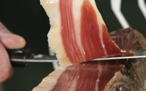 Découpage d'un jambon Pata Negra