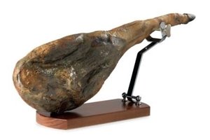 Jambon installé sur le support à jambon pliable Buarfe